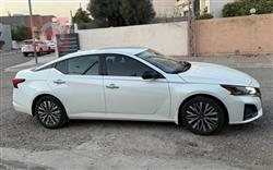 نيسان ألتيما